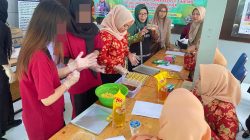 DWP Lapas Metro dan Warga Binaan Perempuan Belajar Bersama Membuat Nastar dan Risoles